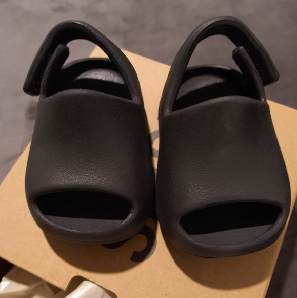 Yeezy Slide Infant by Adidas - Picture 2 of 3